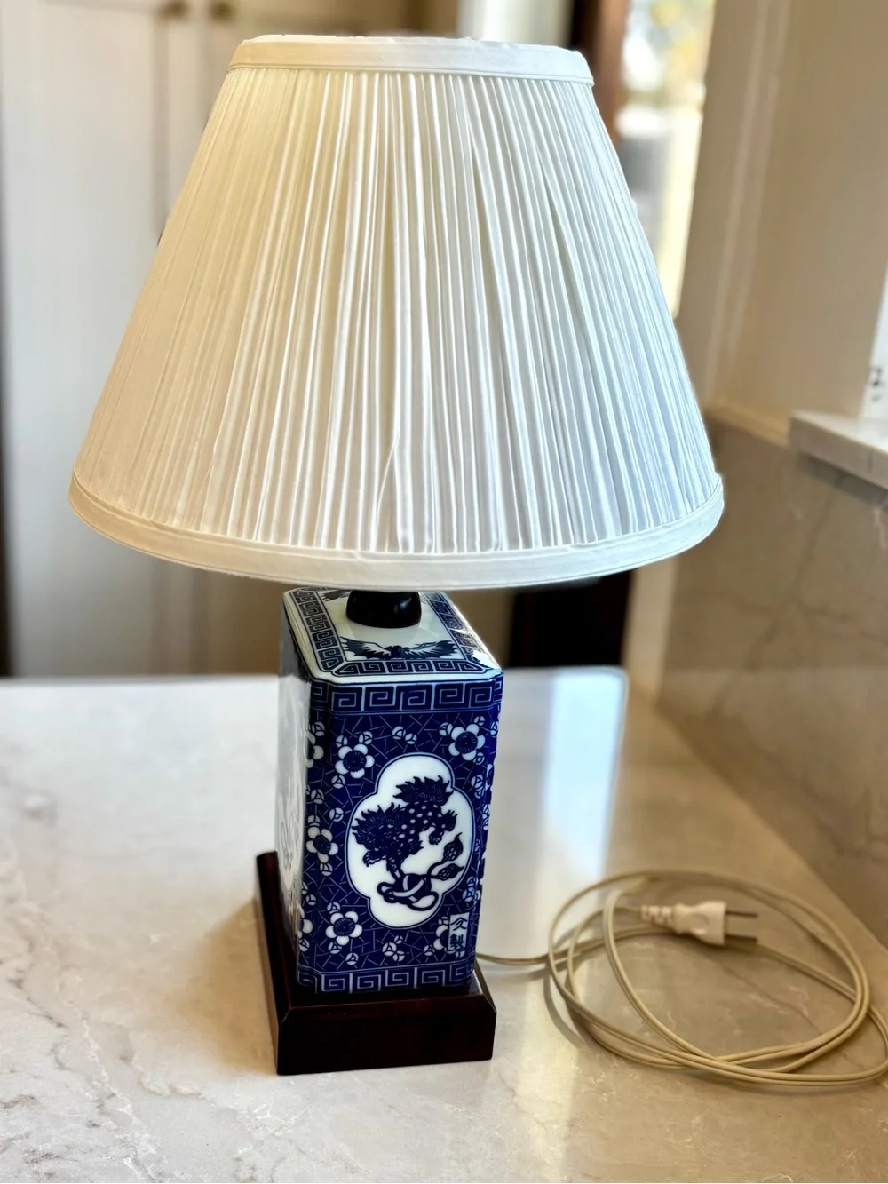 Chinoiserie Blue & White Foo Dog Porcelain Tea Caddy Table Lamp Vintage